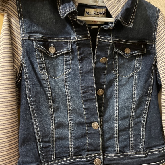 Junior Large Women Small Wallflower Authentic Denim Jean Jacket Hoodie - Picture 2 of 6